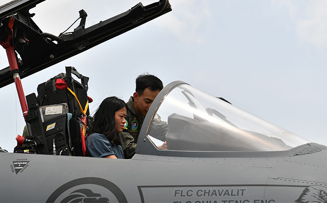 Entering Cockpits and Cabins at Static Displays