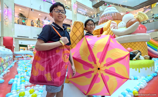 Totebrella—a chic 2-in-1 tote bag and umbrella.