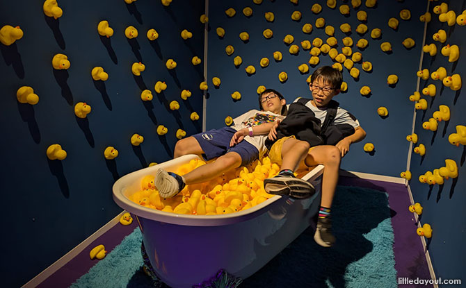 Bath tub at Bubble Planet