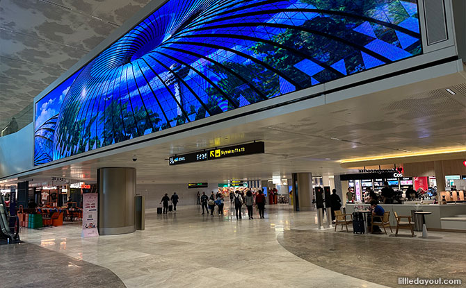 Dining at Terminal 2 Changi Airport (Public Area) 