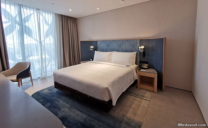 Crowne Plaza Changi Airport Rooms, Suites & Amenities