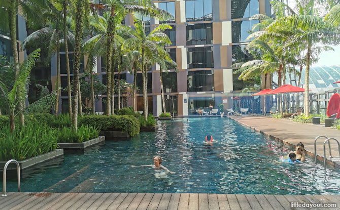 Crowne Plaza Changi Airport Pool
