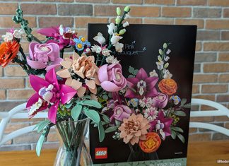 Buy a Bouquet – the Evergreen LEGO Kind