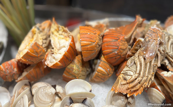 Seafood on ice at Oscars Buffet