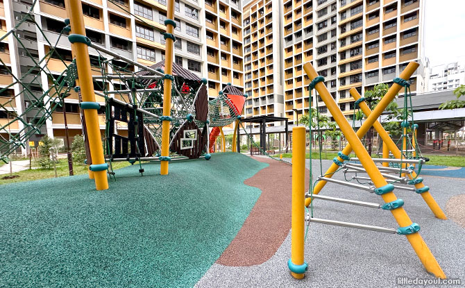 Climbing Playground at Plantation Acres, Tengah