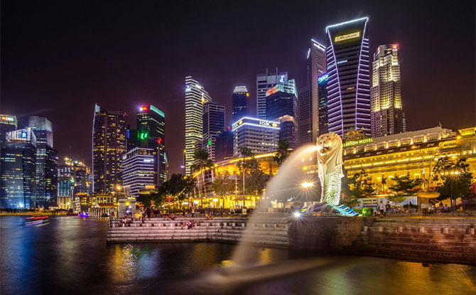 singapore merlion by night river view