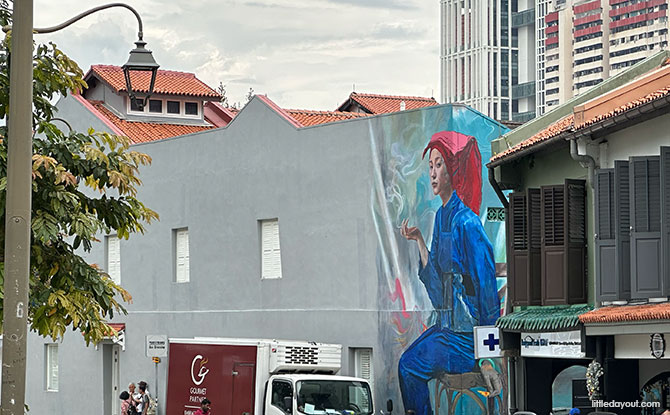 Smoking Samsui Woman mural in Chinatown