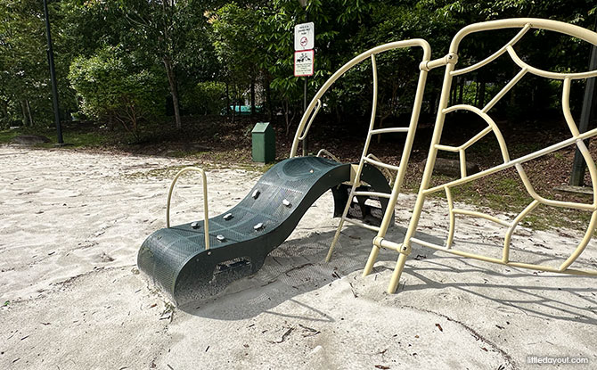 Zhenghua Nature Park Playground